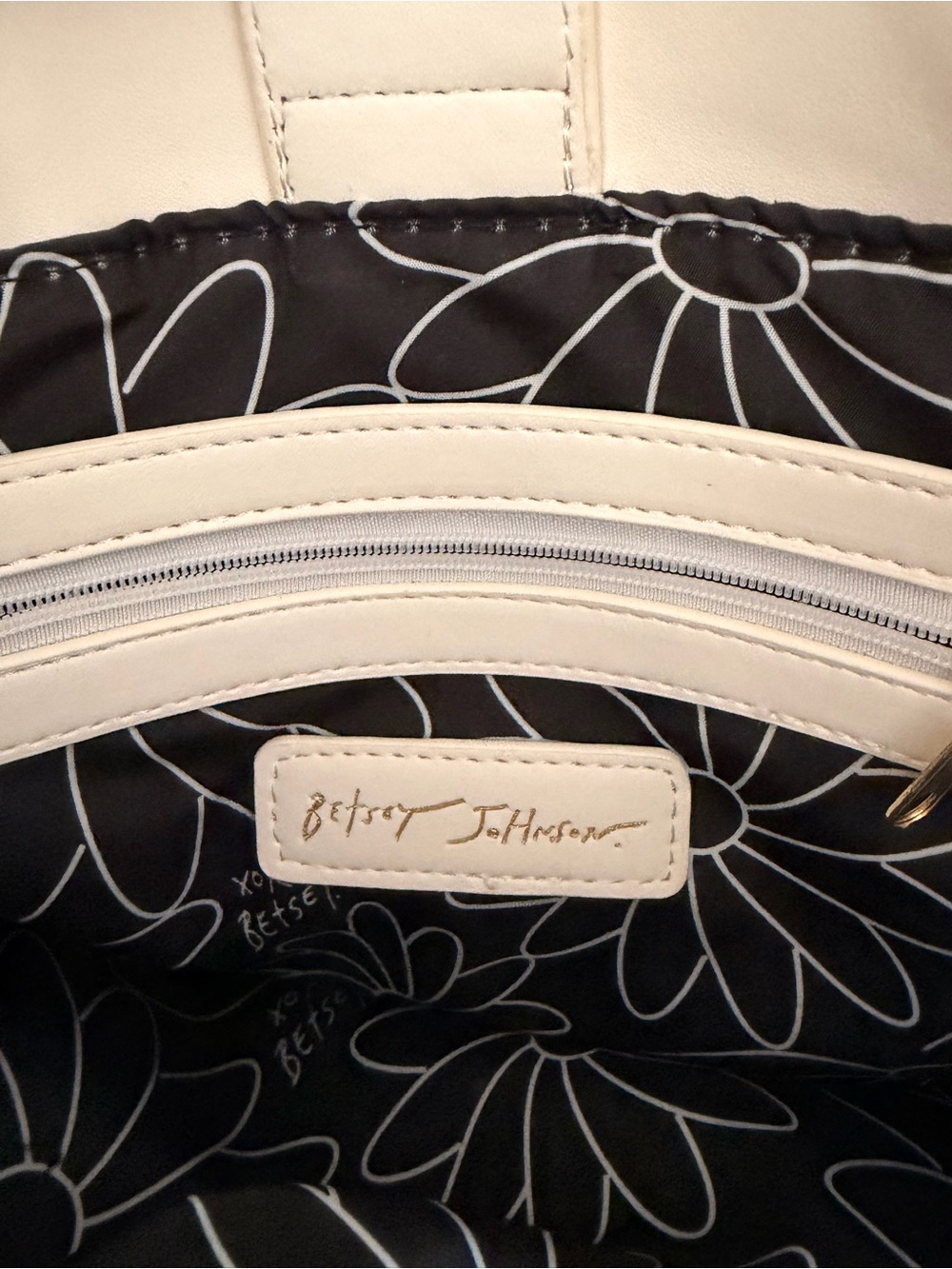 Betsey Johnson Black Tote with Cream Trim & White Daisy Print - Picture 9 of 11